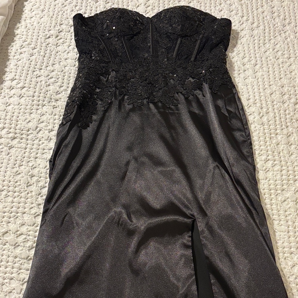 Elegant Black Strapless floor length Dress (New but no tag)